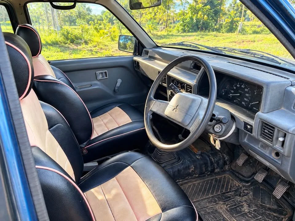 2002 Mitsubishi Triton II 2
