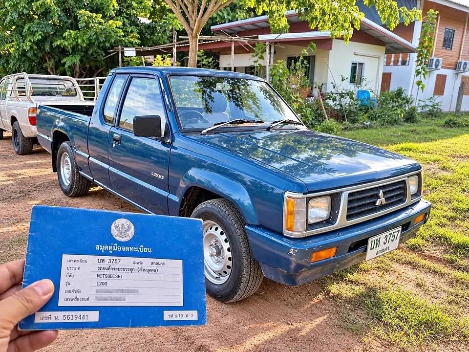 2002 Mitsubishi Triton II 3