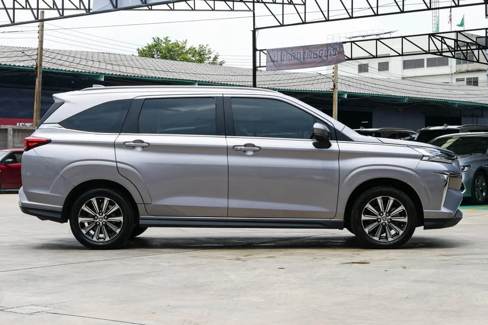 2023 Toyota Veloz III 2