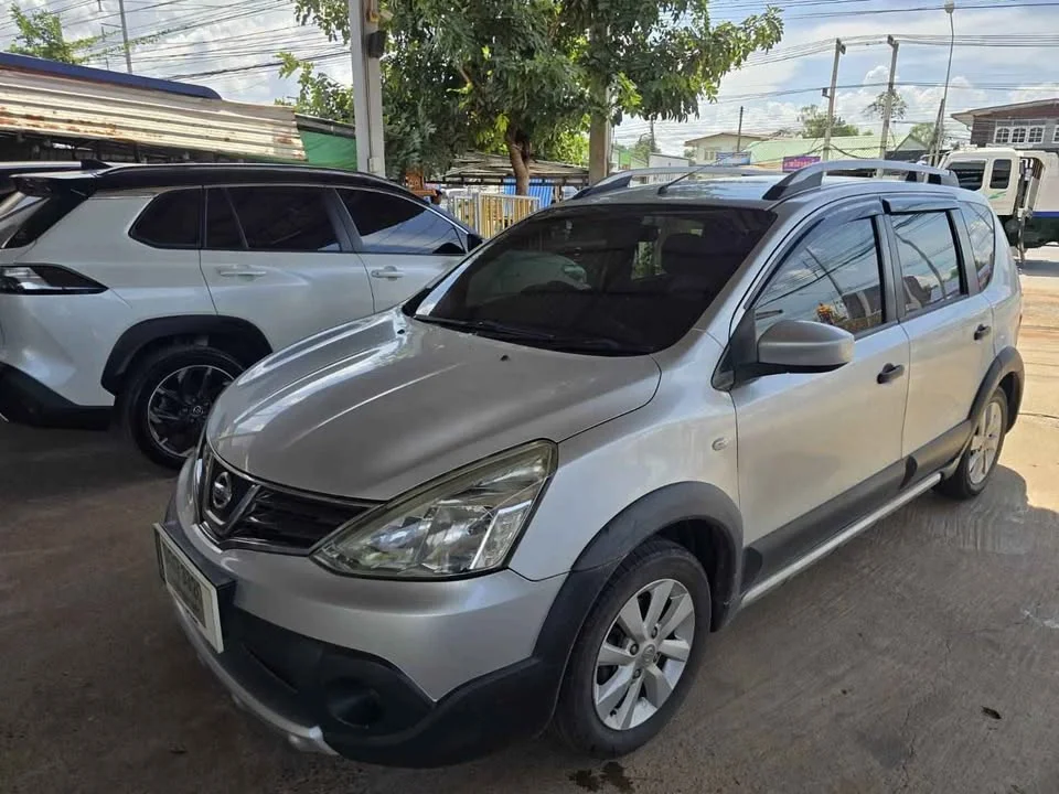 2014 Nissan Livinia I 3