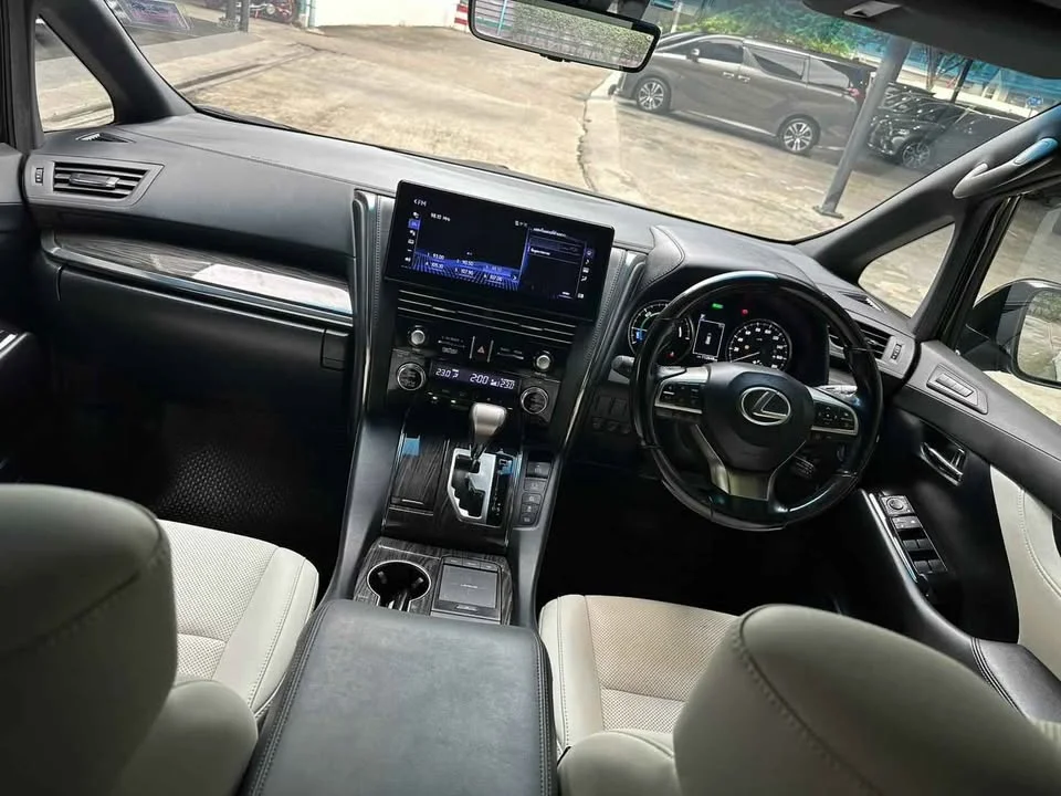 2021 Lexus LM I 3