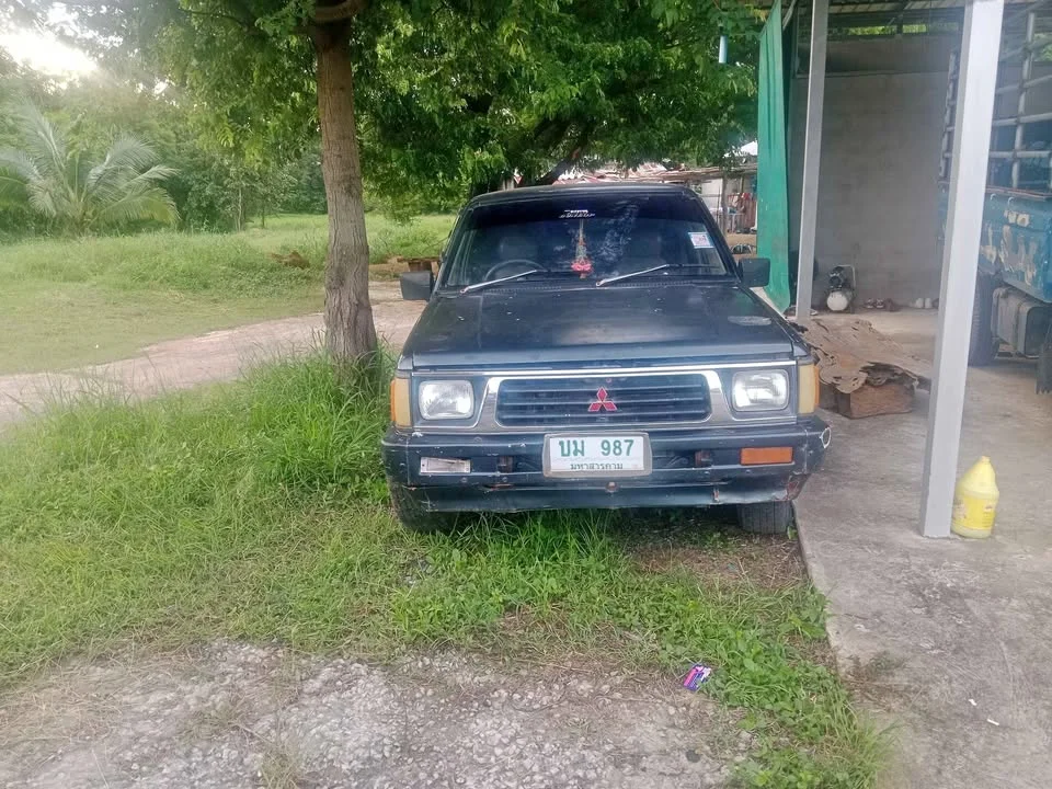 1994 Mitsubishi Triton II 2