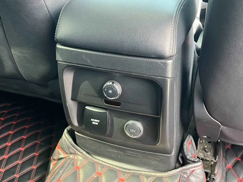 2020 Ford Everest II 2