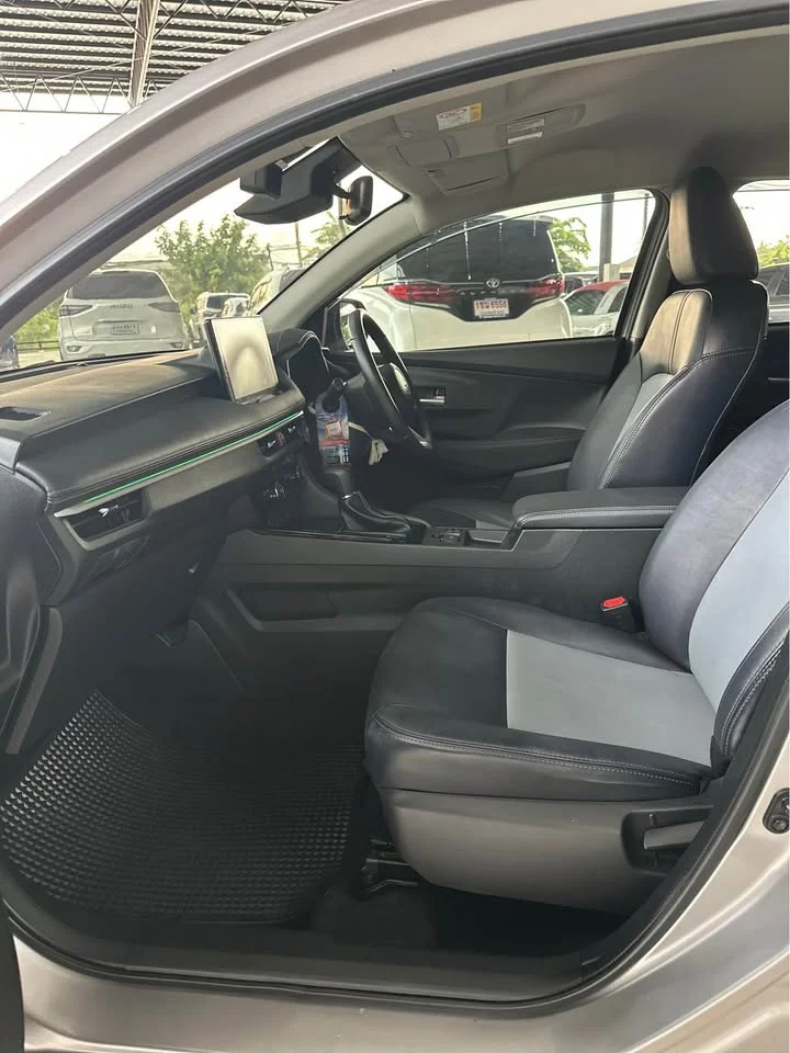2025 Toyota Yaris ATIV IV 3