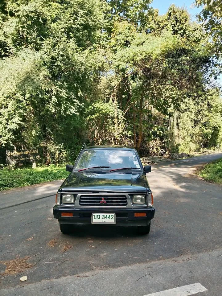 1994 Mitsubishi Triton II 3