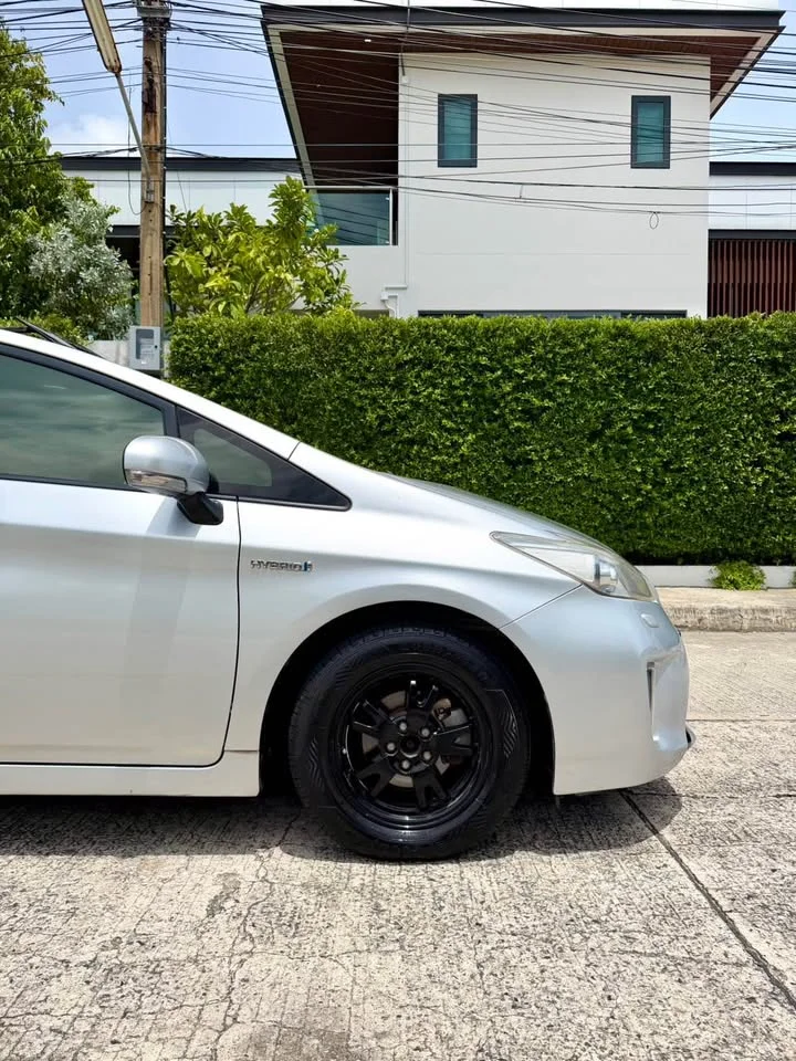 2012 Toyota Prius III 3