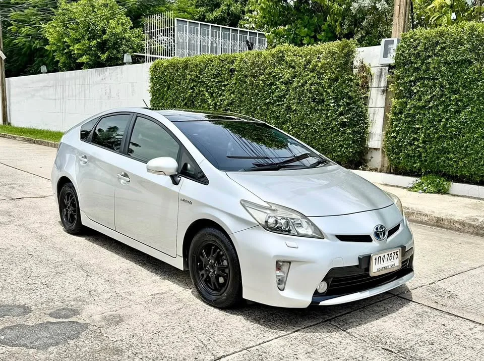 2012 Toyota Prius III 2