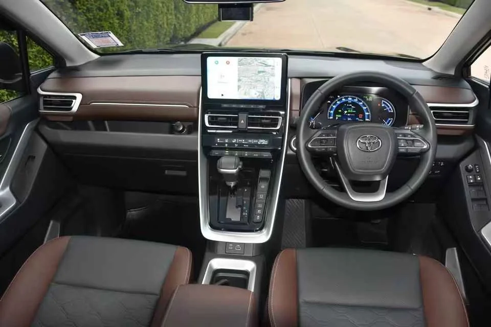 2025 Toyota Innova III 2