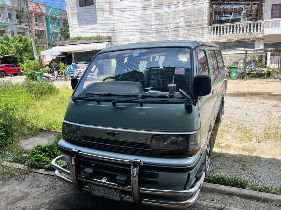 Toyota Commuter IV (H100) 3