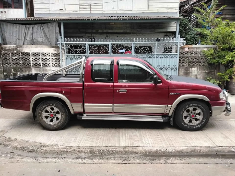 2000 Mazda 2500 Fighter V 3