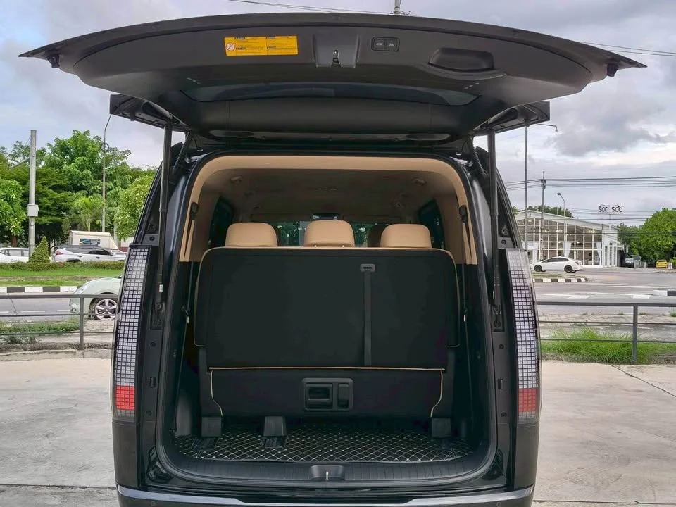 2022 Hyundai Staria US4 3