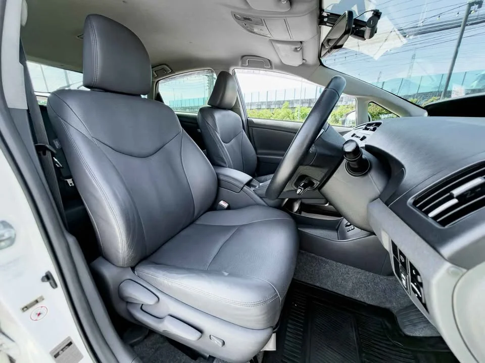 2011 Toyota Prius III 2