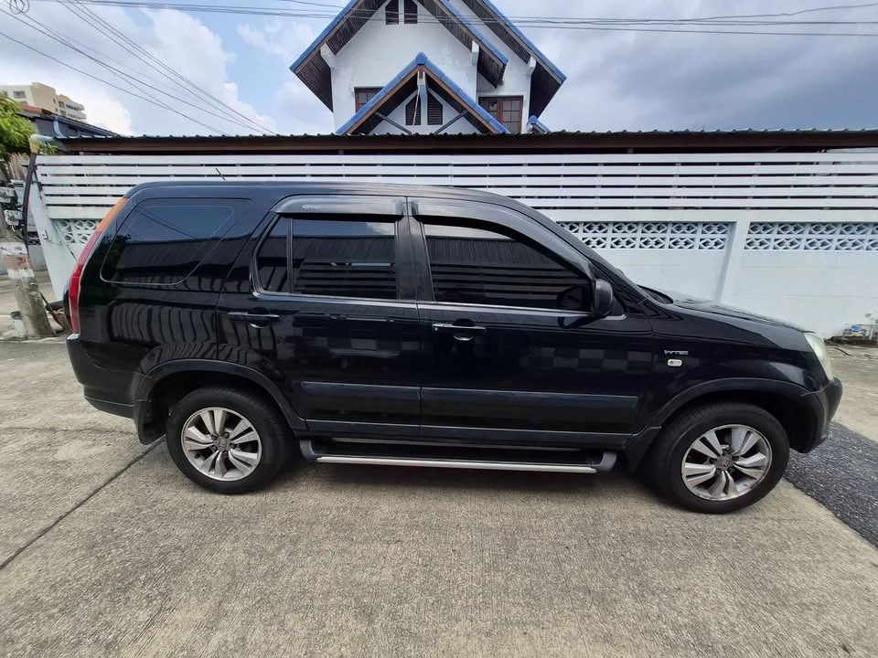 2004 Honda CR-V II 3
