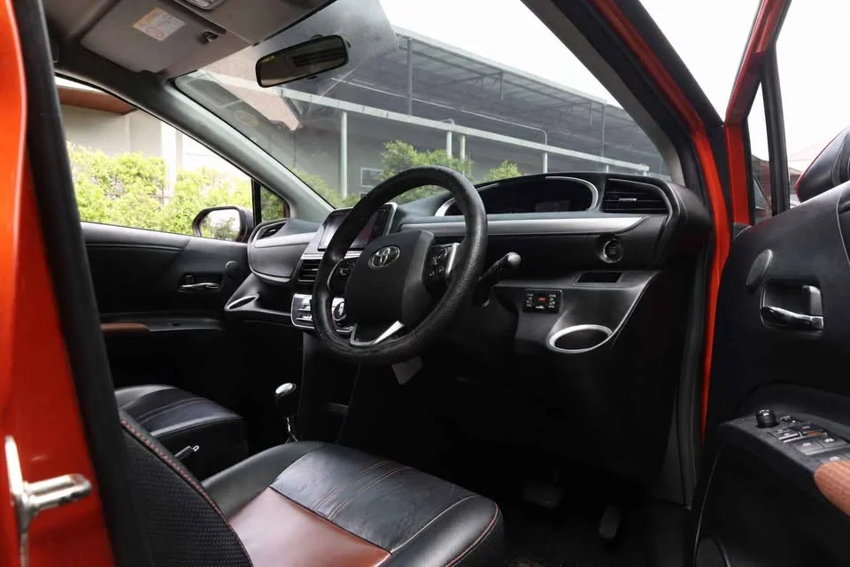 2016 Toyota Sienta II 3