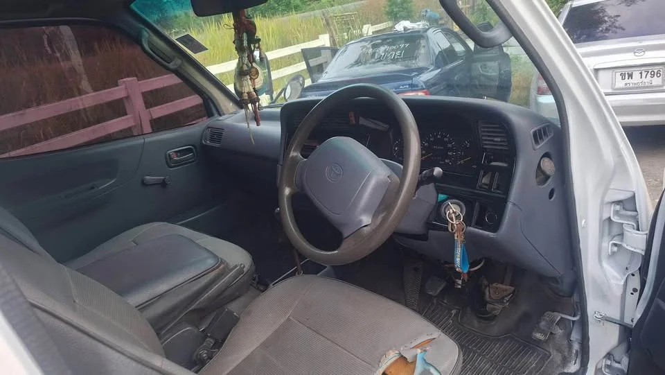 2001 Toyota Commuter IV (H100) 2