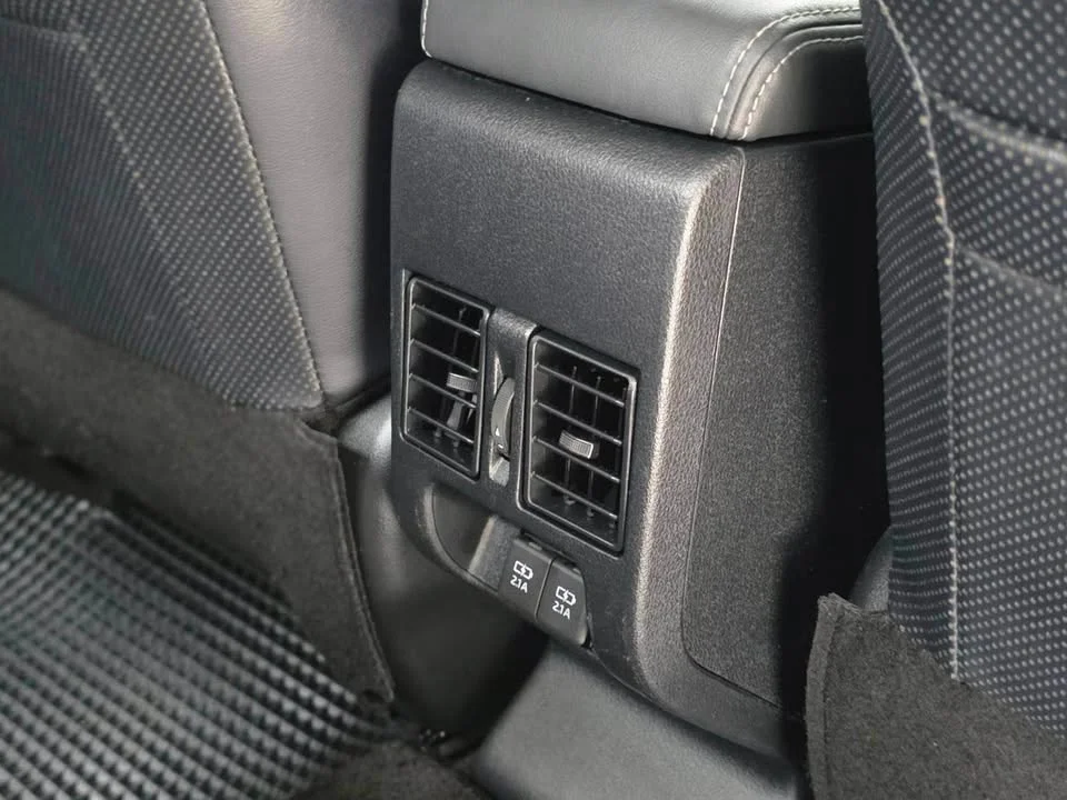 2025 Toyota Yaris ATIV IV 3
