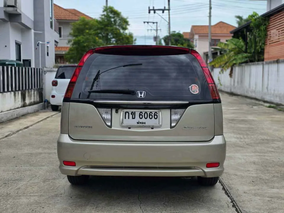 2005 Honda Stream I 3