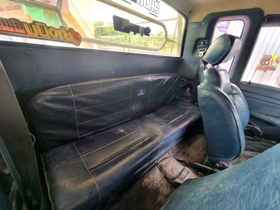 1994 Mitsubishi Triton II 2