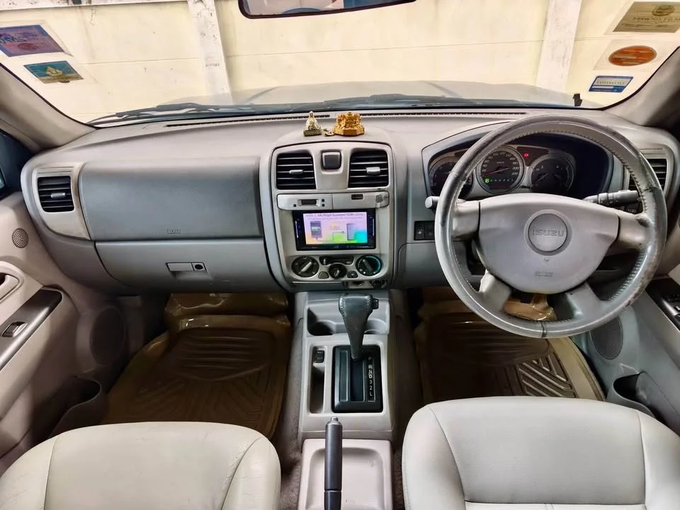 2005 Isuzu MU-7 2