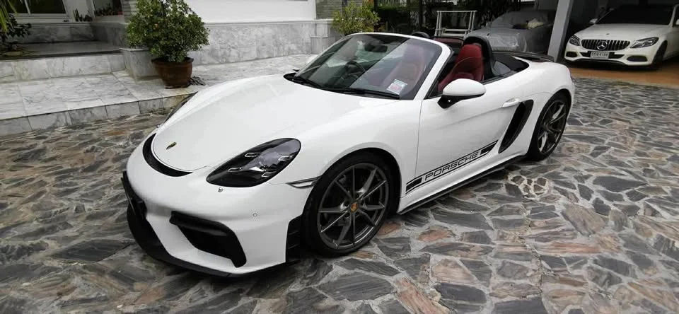 2017 Porsche 718 Boxster and Cayman IV 2