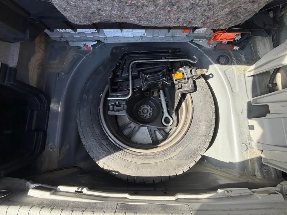 2013 Toyota Prius III 2