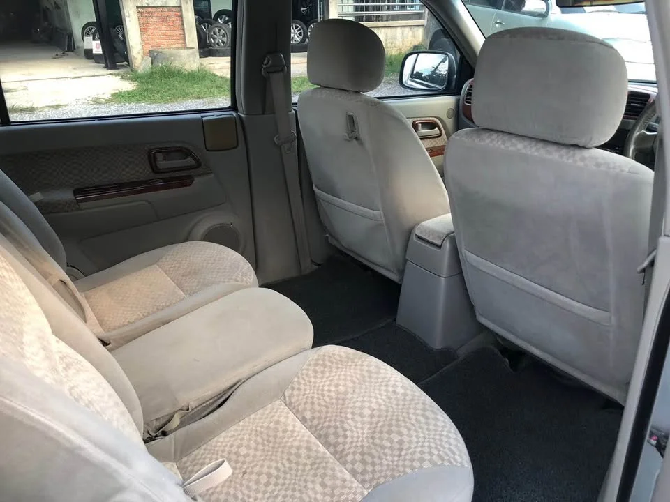 2005 Isuzu MU-7 2