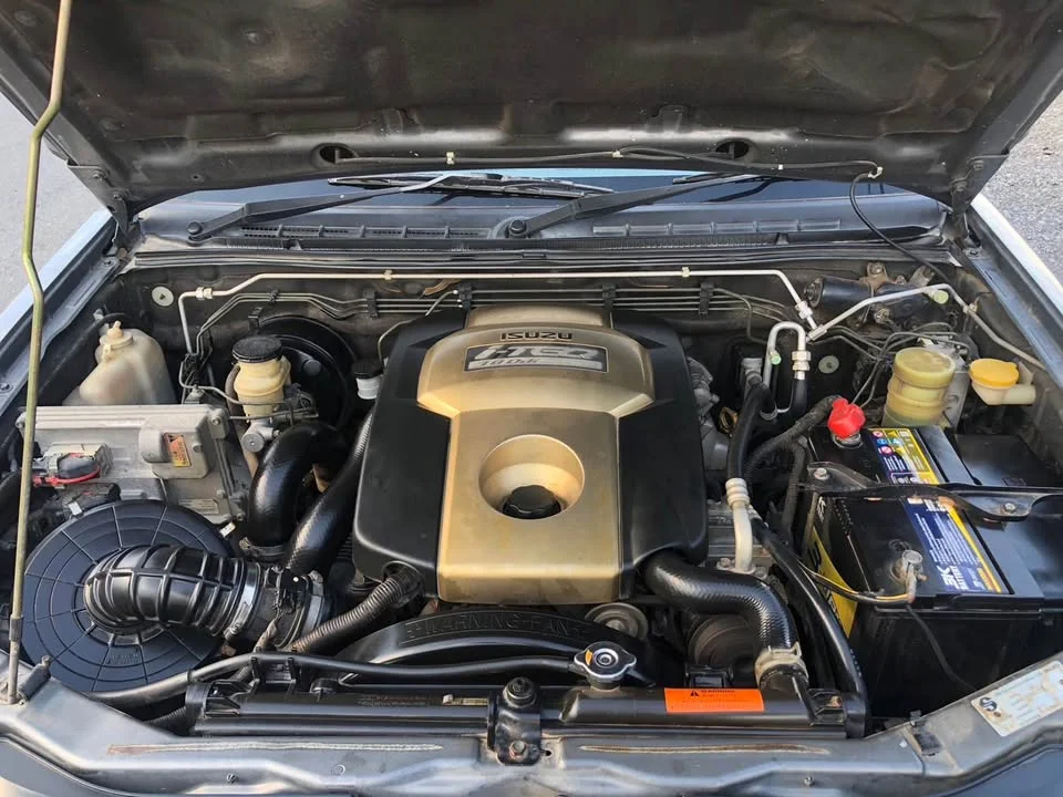 2005 Isuzu MU-7 3