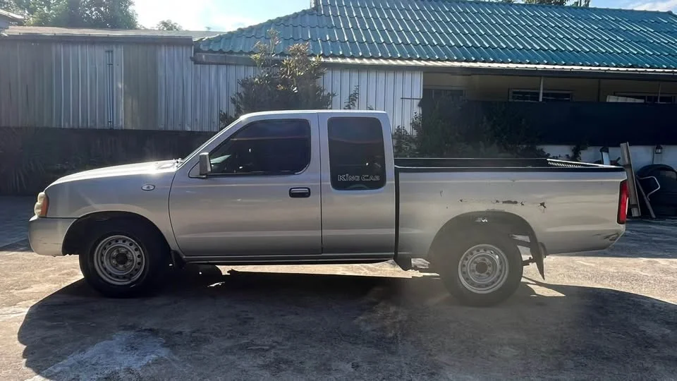 2004 Nissan Frontier I 2