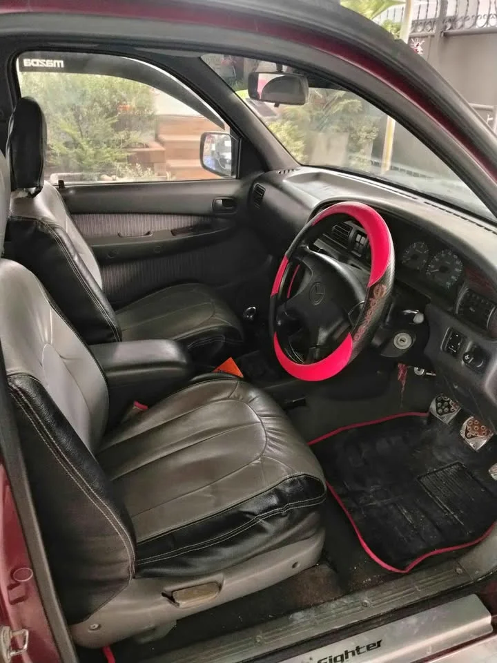 2000 Mazda 2500 Fighter V 2