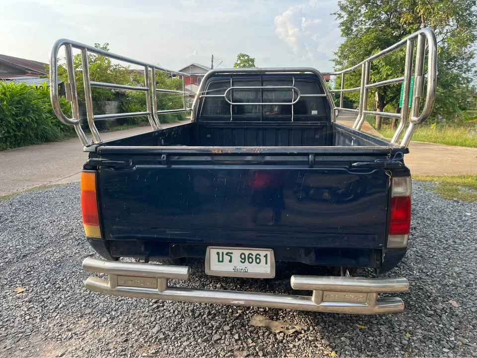2005 Nissan Frontier I 2
