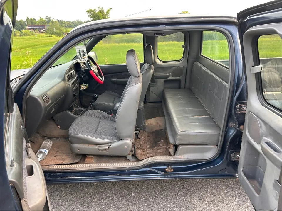 2004 Mazda 2500 Fighter V 2