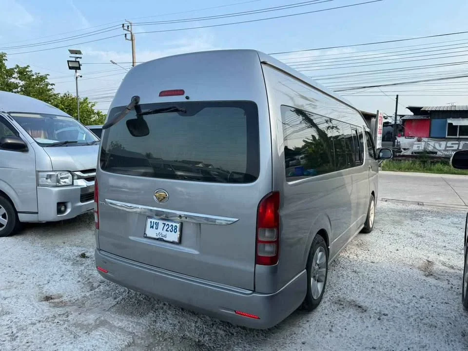 2009 Toyota Commuter V (H200) 2