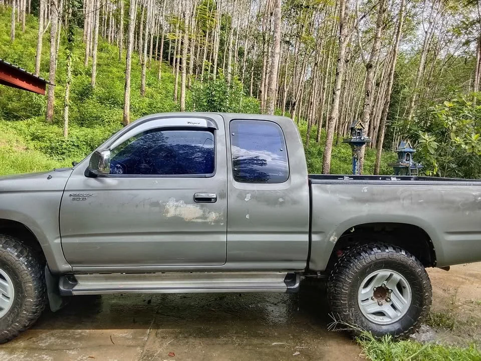 2002 Toyota Hilux Tiger VI 3