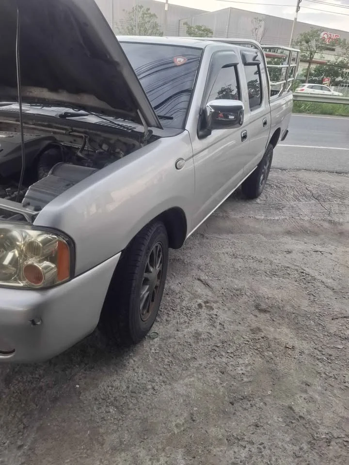 2005 Nissan Frontier I 3