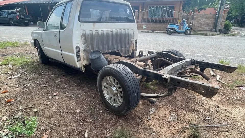 2005 Mitsubishi Triton II 2