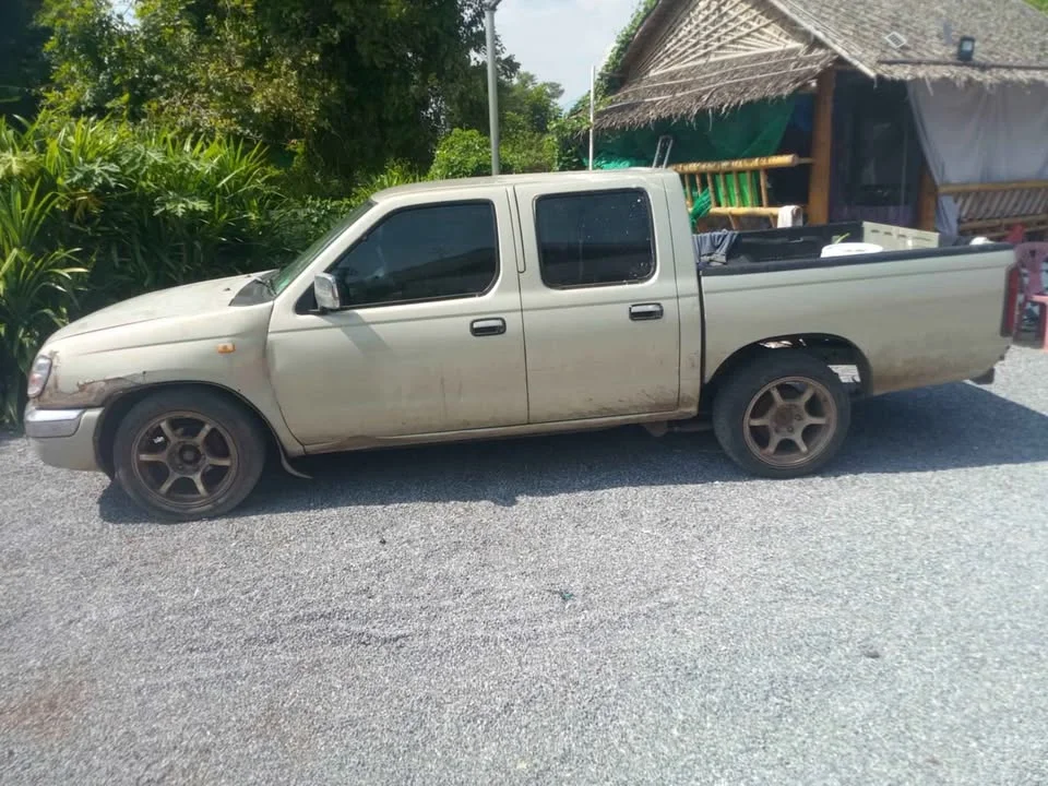 2002 Nissan Frontier I 2