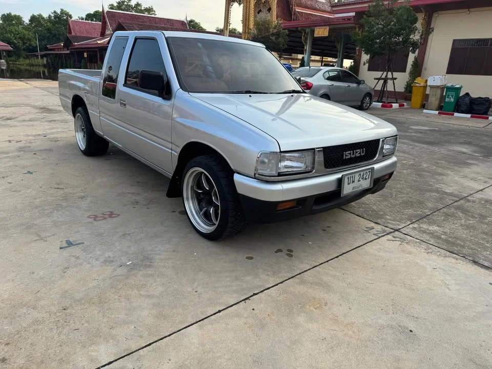 1994 Isuzu TFR III 2