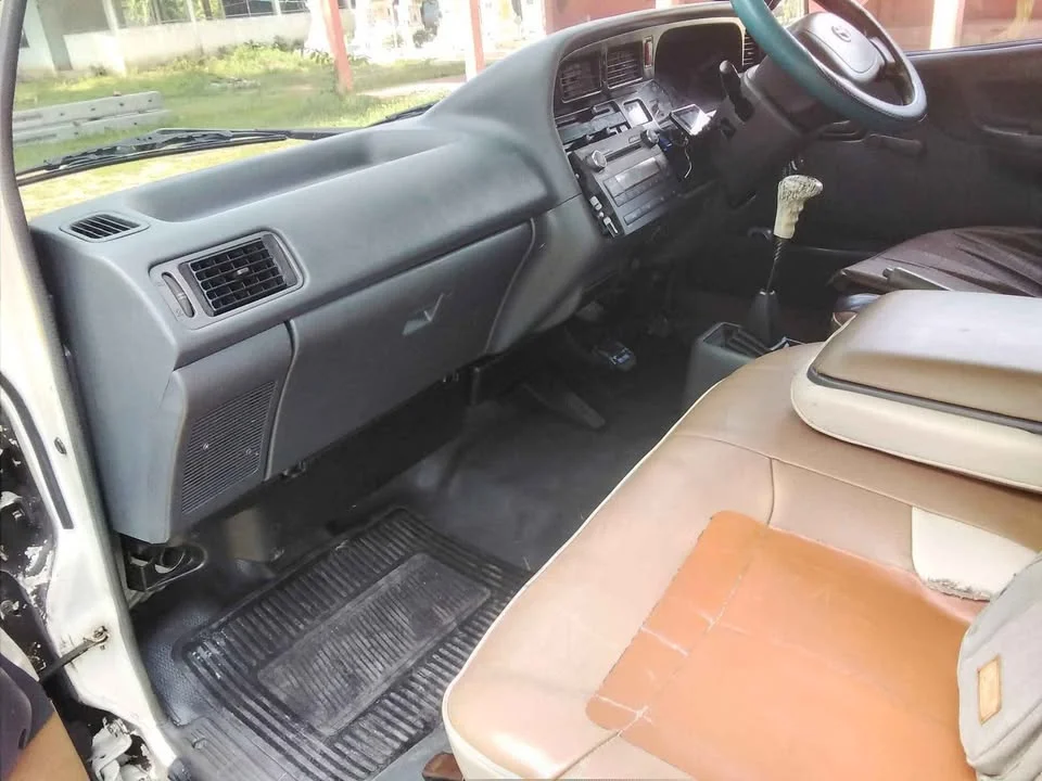 2001 Toyota Commuter IV (H100) 2