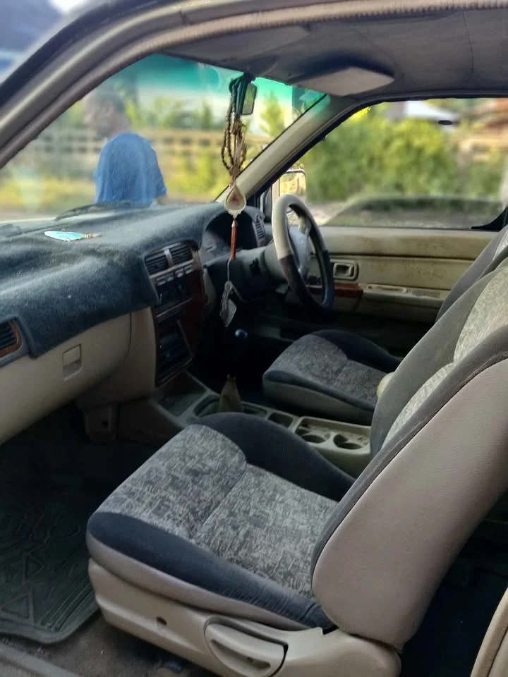 2001 Nissan Frontier I 3