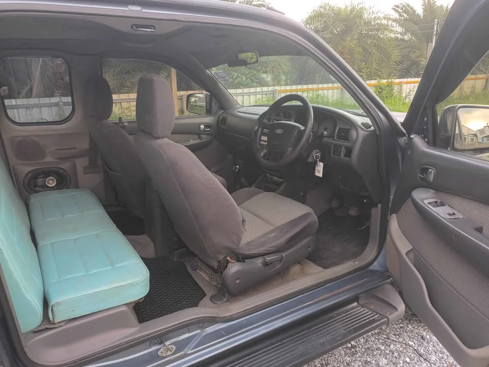 2005 Mazda 2500 Fighter V 2