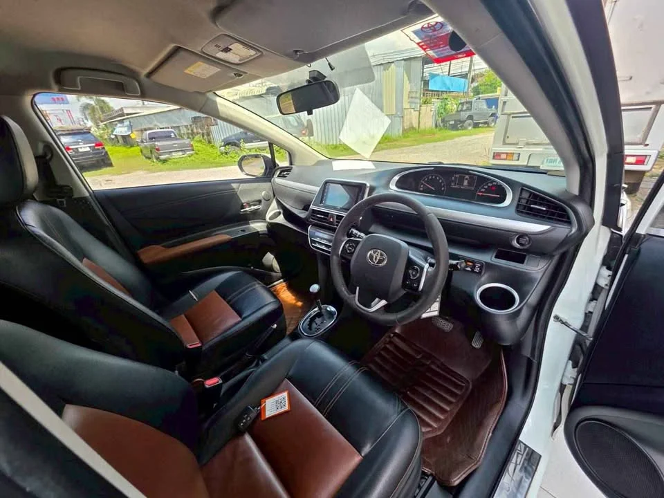 2016 Toyota Sienta II 3