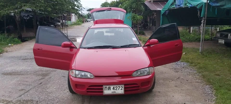 1994 Mitsubishi Colt III 2