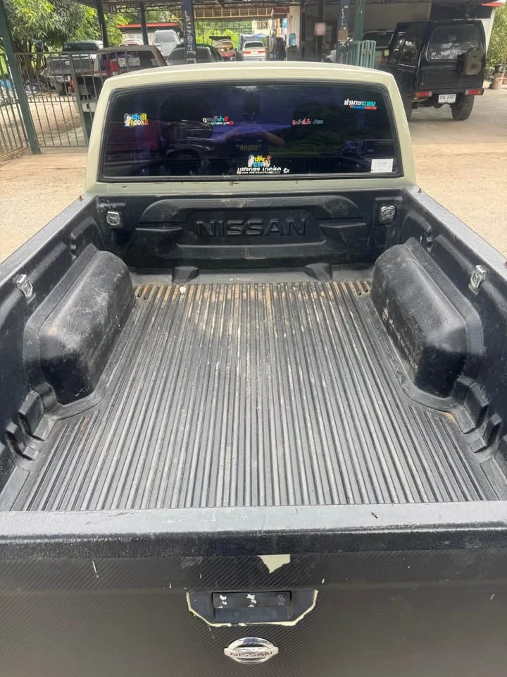 2000 Nissan Frontier I 2