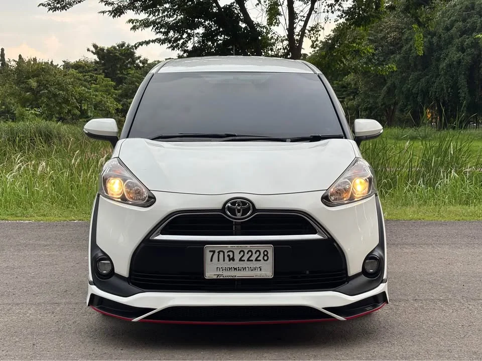 2018 Toyota Sienta II 2