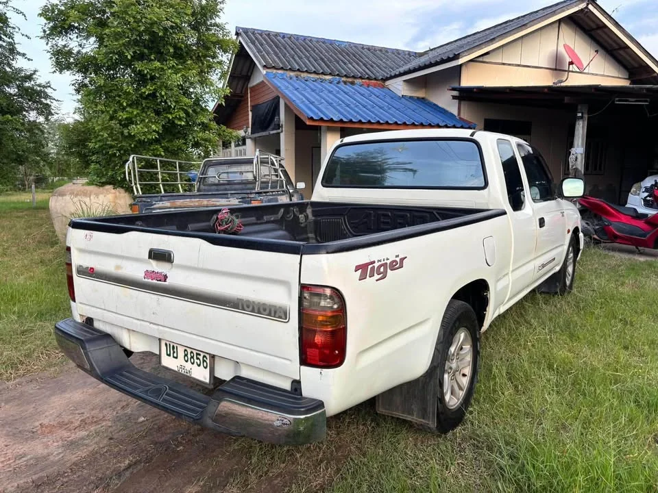 2002 Toyota Hilux Tiger VI 2