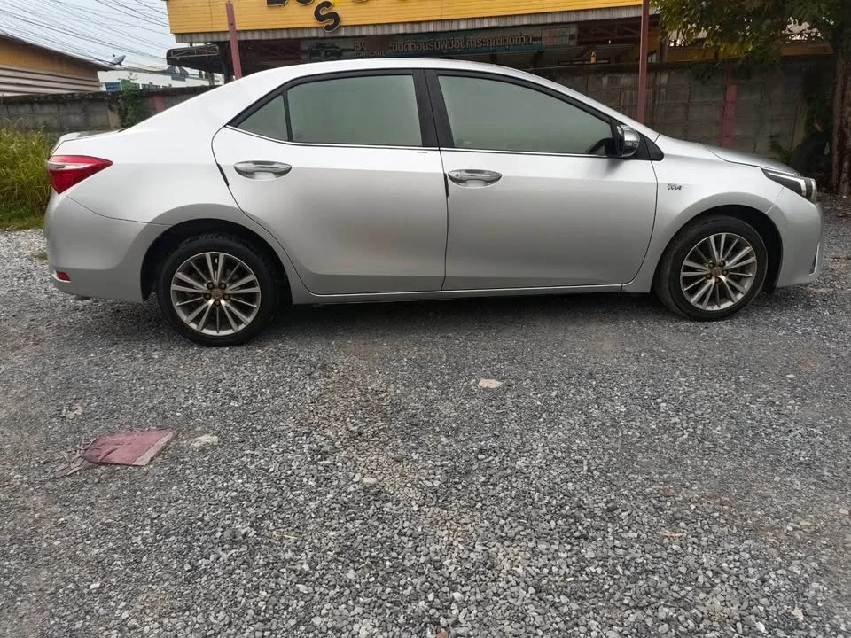 2014 Toyota Corolla Altis XI (E170) 3