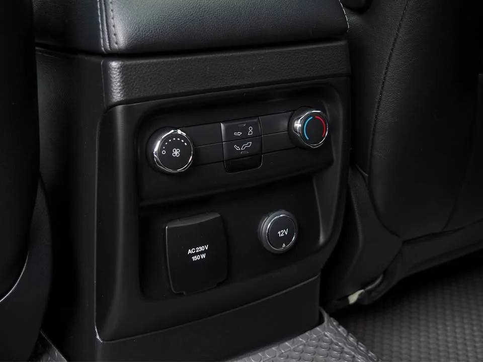2019 Ford Everest II 2