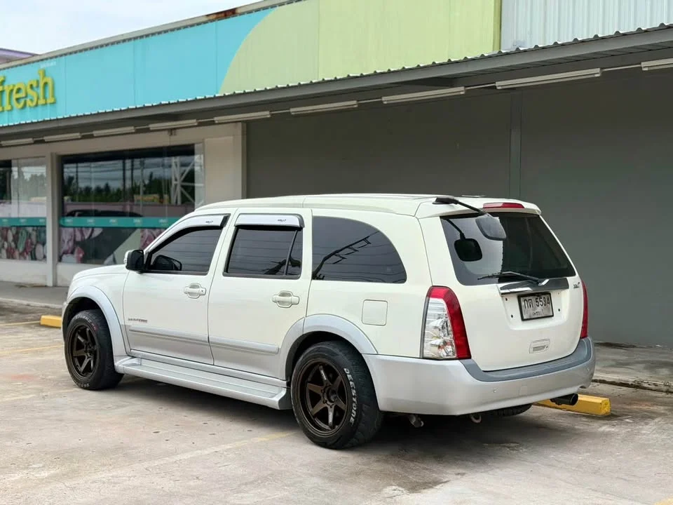 2006 Isuzu MU-7 2