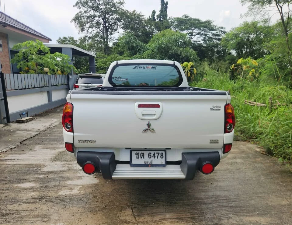 2013 Mitsubishi Triton IV 2