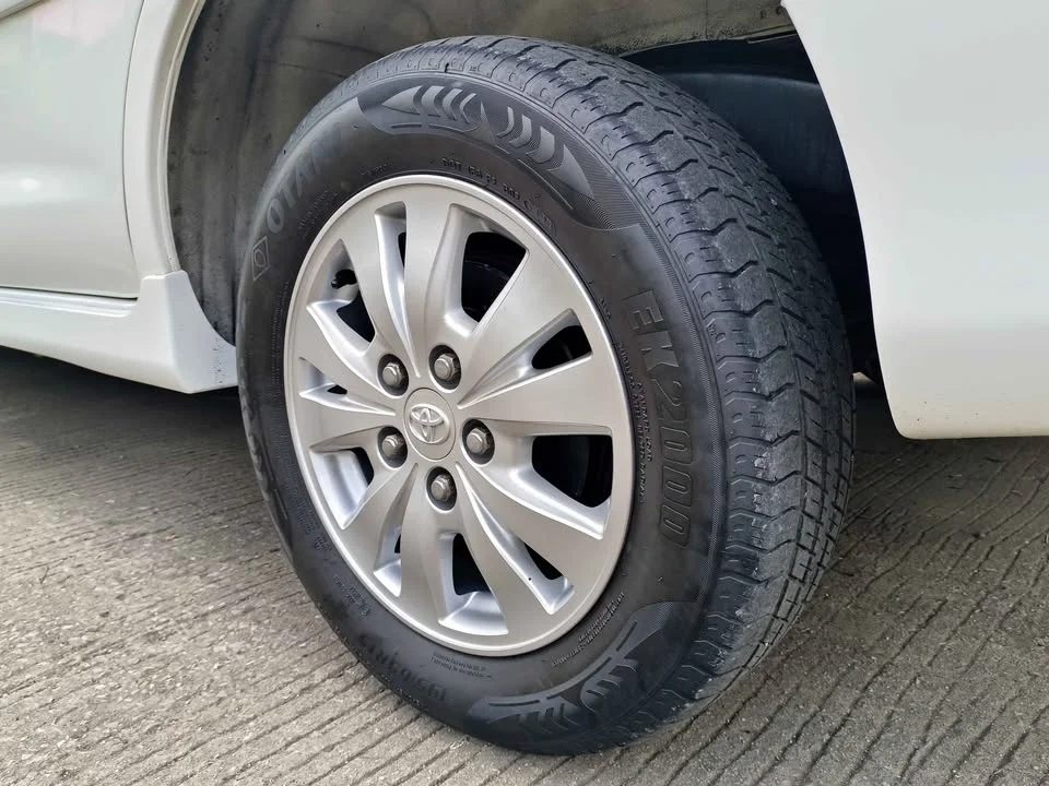 2013 Toyota Innova I 3